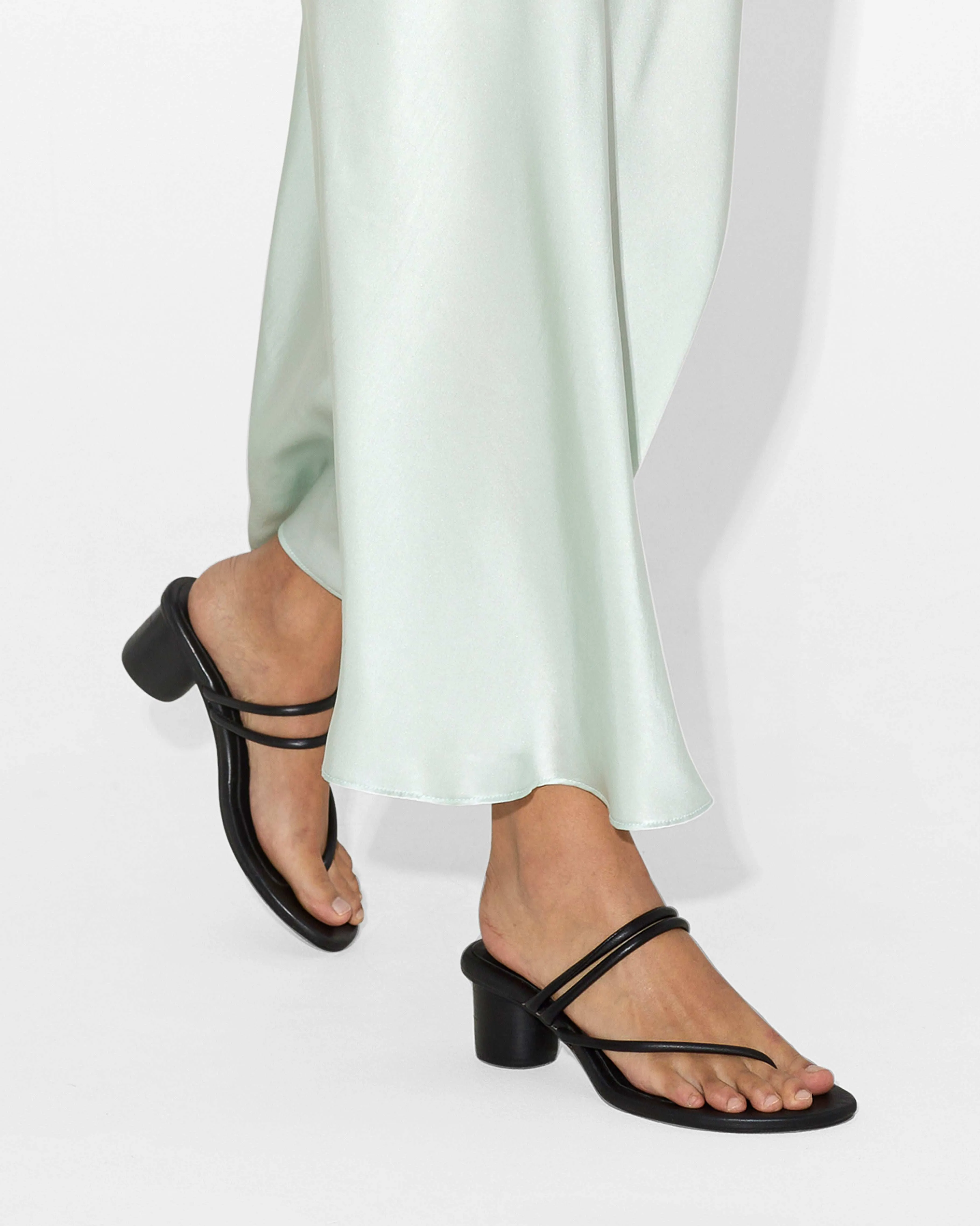 SUZANNE HEELS